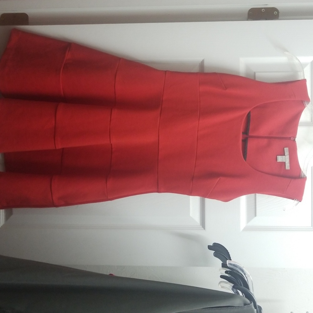 Red sleeveless dress